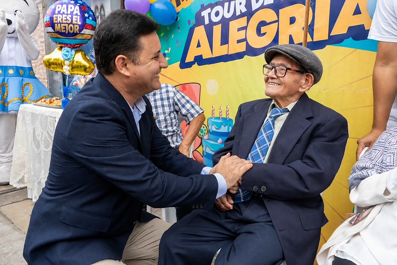 MUNICIPALIDAD RINDE HOMENAJE A CARMELINO DE 106 AÑOS DE VIDA